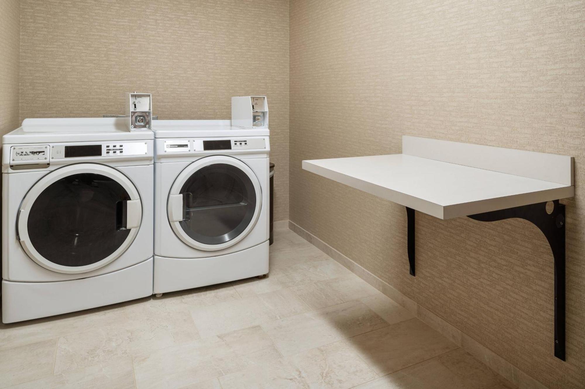 Courtyard By Marriott Boulder Hotel Bagian luar foto